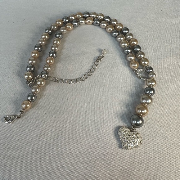 Interlocking heart rhinestone and pearl bead necklace - Picture 5 of 7